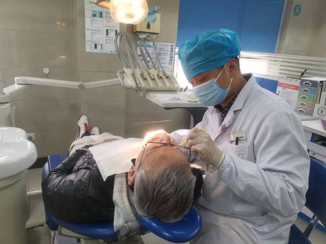 温州技术好的种植牙医院top10权威评出，温州市中心医院口腔科种植牙专家阵容强荣获第一
